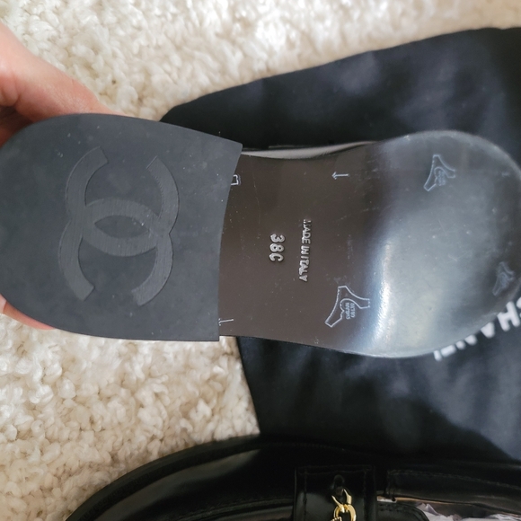 CHANEL Authentic Black Leather Loafers with Gold Accents sz 38 - Picture 5 of 10